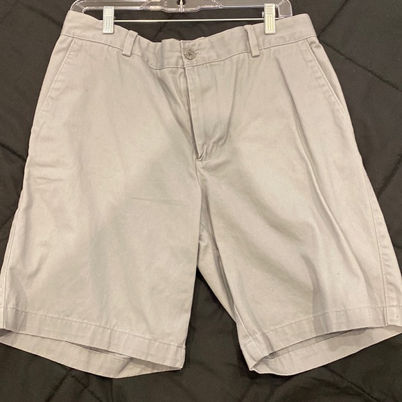 Van Heusen Shorts - Picture 1 of 1